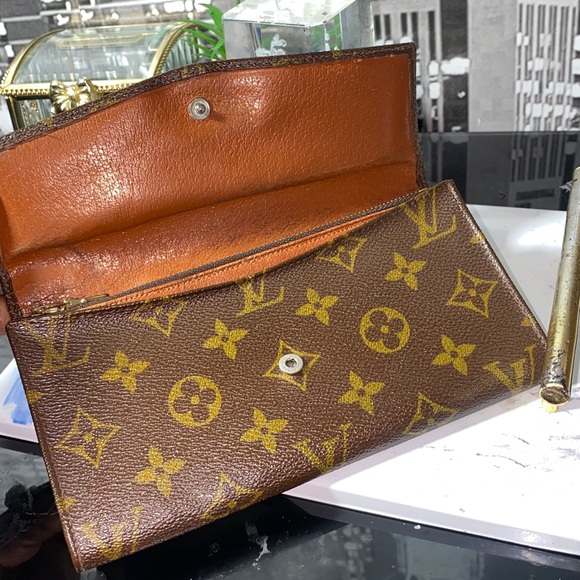 Authentic Rare Vintage Louis Vuitton Monogram Sarah Wallet - Picture 7 of 16